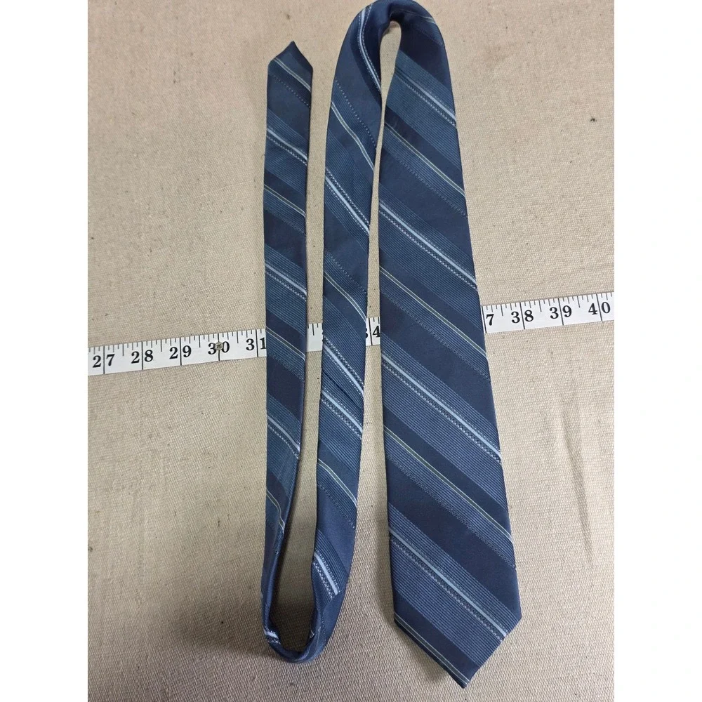 Wembley Mens Blue Gray Diagonal Striped Silk Blend Necktie 4 Inch Width
